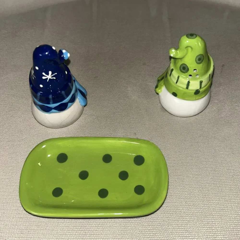 Three piece snowman salt and pepper shakers